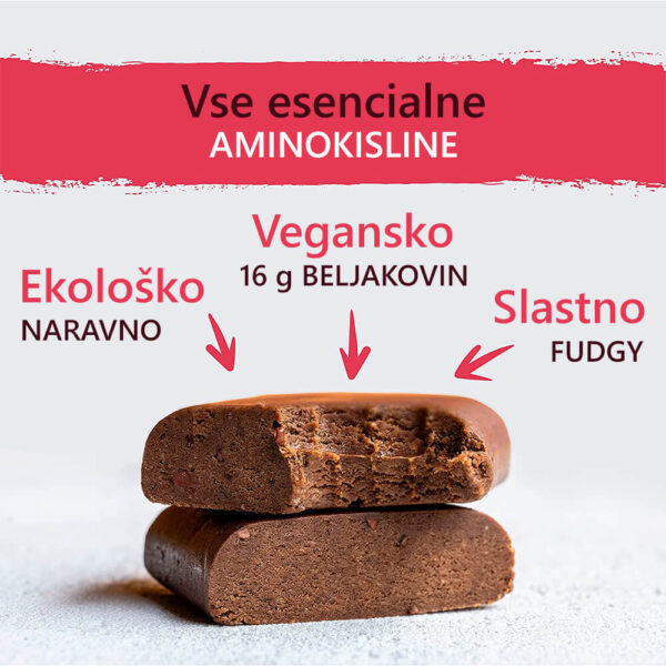 Proteinska-ploscica-BodyMe-z-okusom-JAGODICEVJA-IN-RDECE-PESE-prednosti Proteinska-ploscica-BodyMe-z-okusom-JAGODICEVJA-IN-RDECE-PESE-prednosti