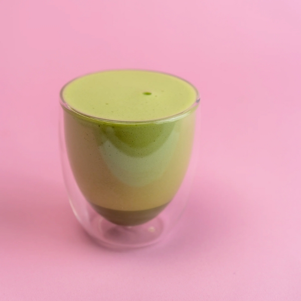 mimy-matcha-oat-latte-skodelica MIMY Matcha oat latte (z barista ovseno osnovo), 300 g, ekološko